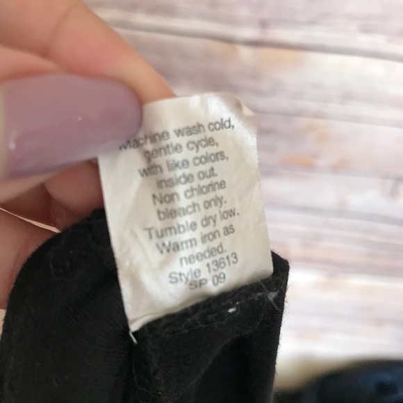 Boutique black white lace detail off shoulder top - Picture 4 of 6